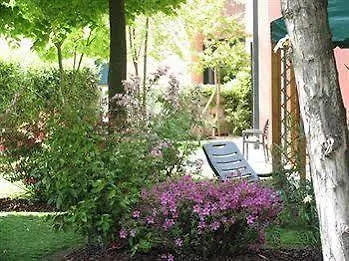 Alojamento de Acomodação e Pequeno-almoço B&B Al Giardino 3*