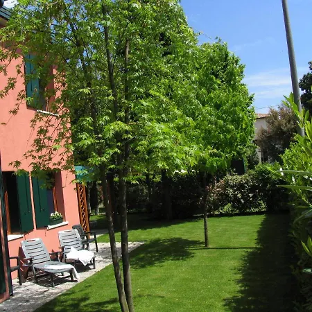 B&B Al Giardino Alojamento de Acomodação e Pequeno-almoço 3*